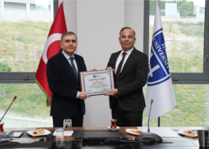 Üniversitemizde İlk Akredite Olan Meslek Yüksekokulumuzun İki Programına Plaket Töreni