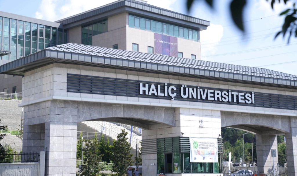 Haliç Üniversitesi’nden ​​​Türkiye’nin İlk Akademik “Yapay Zeka ve Robotik” Bursu !