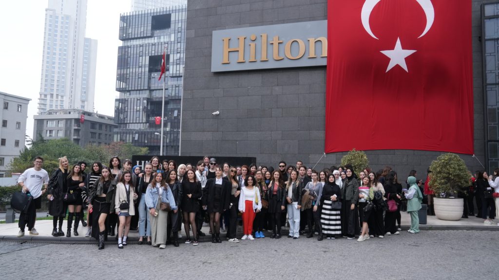 Tekstil ve Moda Tasarımı Bölümü Mezunlarımızın Tasarımları İSTONMOD’ta Boy Gösterdi