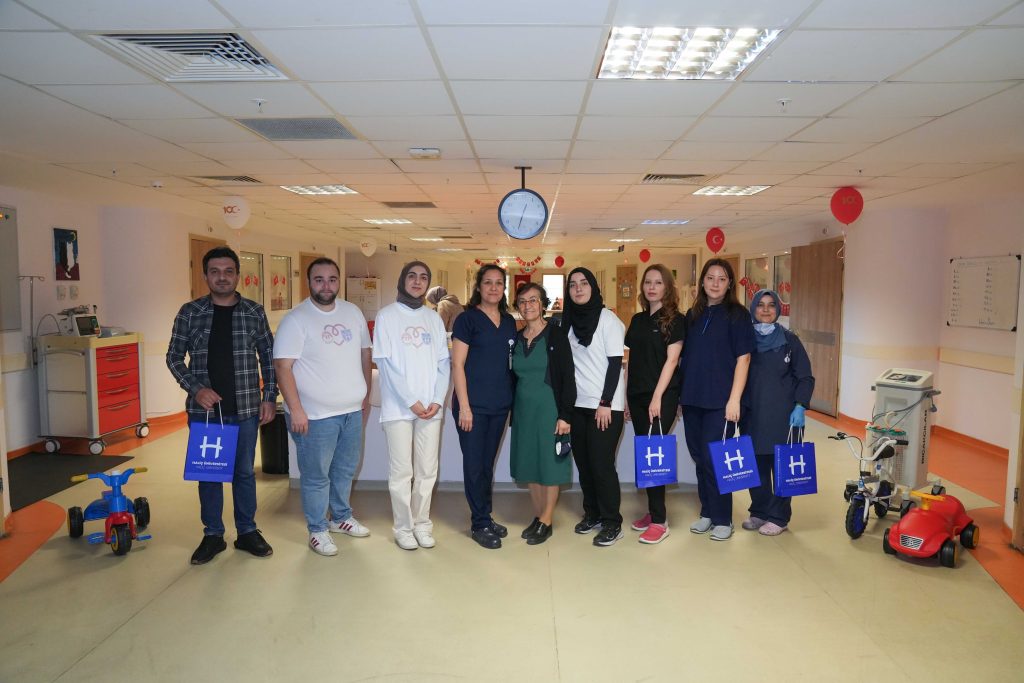 Üniversitemizden 2-8 Kasım Lösemili Çocuklar Haftası Kapsamında Anlamlı Ziyaret