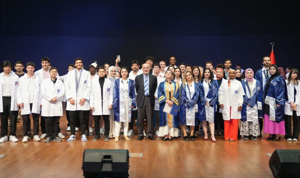 Fizyoterapi ve Rehabilitasyon Bölümü Beyaz Önlük Giyme Töreni Gerçekleşti