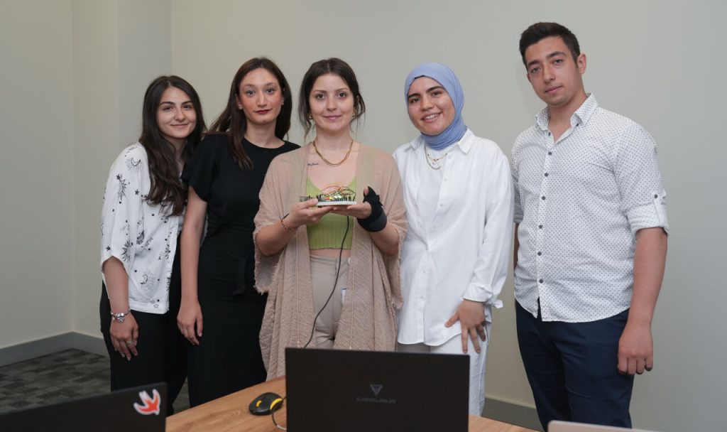 Haliç Üniversitesi Öğrencilerinden Yenilikçi Proje