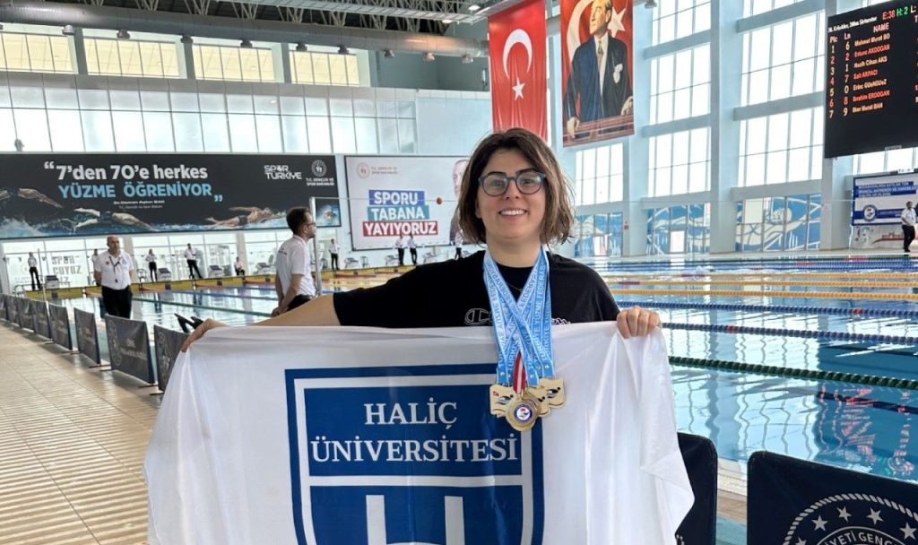Dr. Benil Kıstak Altan Sets a Swimming Record in Turkey
