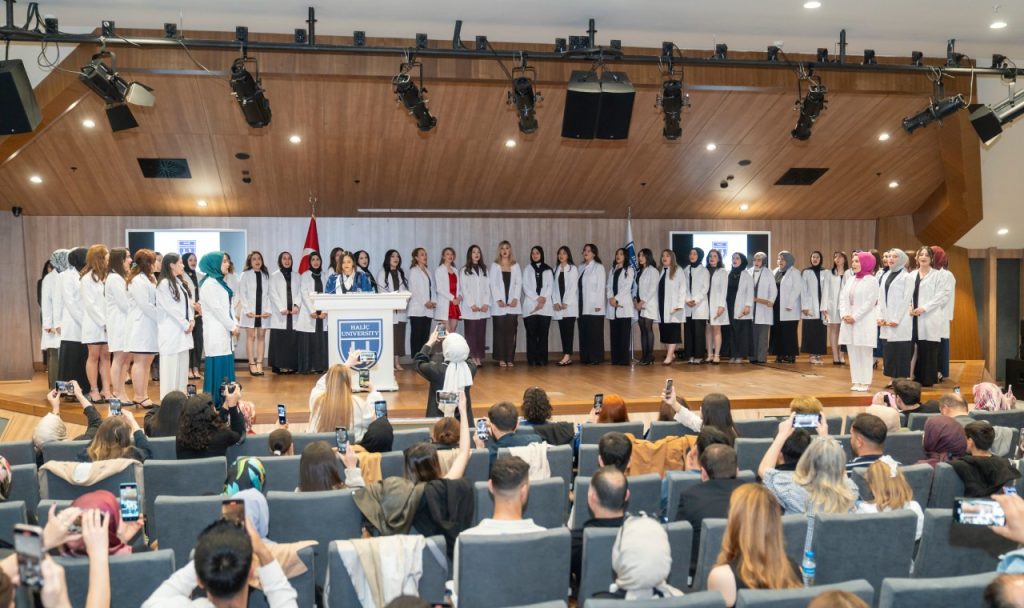 Ebelik Bölümü Öğrencileri Mesleğe İlk Adımlarını Attı