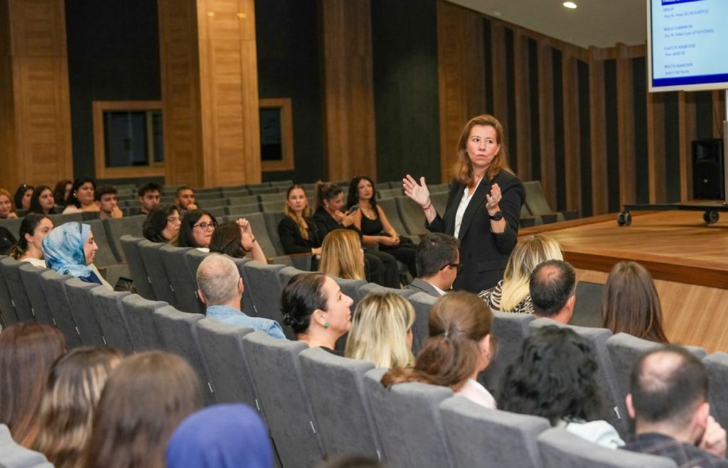 Mimarlık Fakültesi 2025-2026 Akademik Yılı Oryantasyon Sunumu Gerçekleştirildi