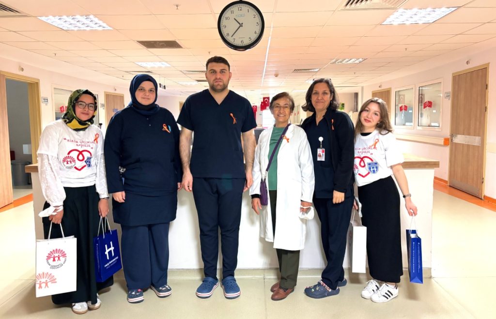 Öğrencilerimizden Lösemili Çocuklar Haftasında Anlamlı Ziyaret