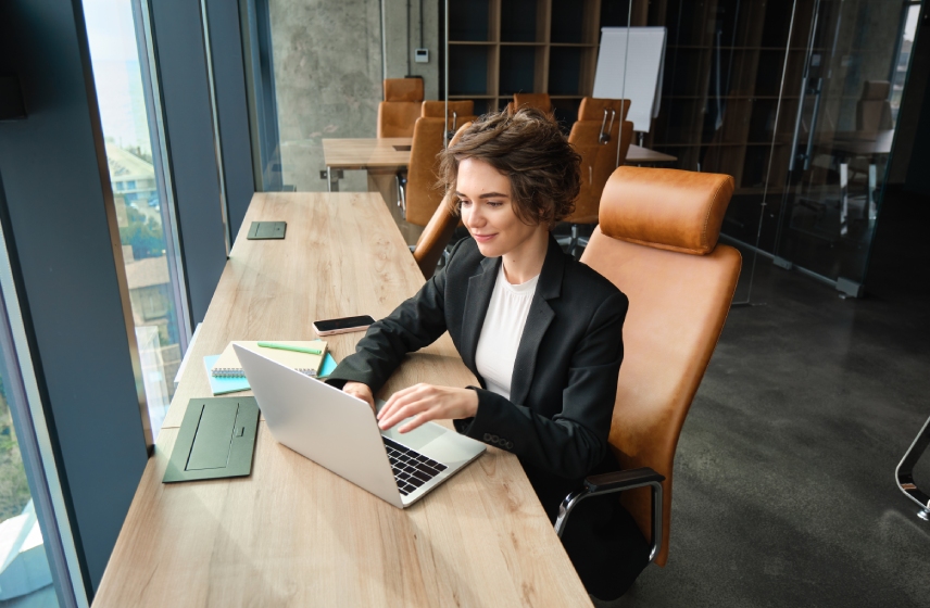 yonetici-asistani-nedir-nasil-olunur_856x560