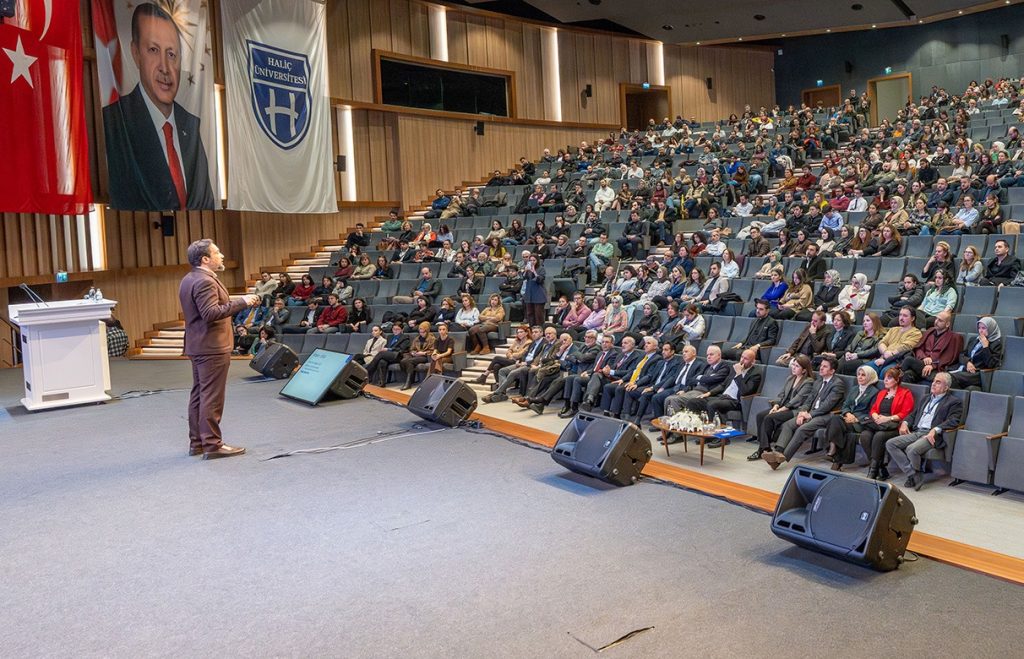Üniversitemizin Bahar Dönemi Akademik Açılışında Gelecek Vurgusu Yapıldı