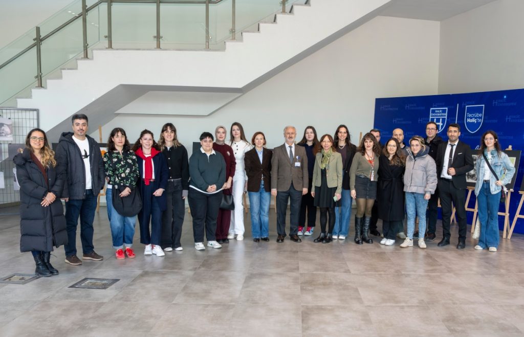 Lisansüstü Eğitim Enstitüsü Grafik Tasarım Ana Sanat Dalı Öğrencilerinin “Deneysel Arayışlar’’ Sergisi Açıldı