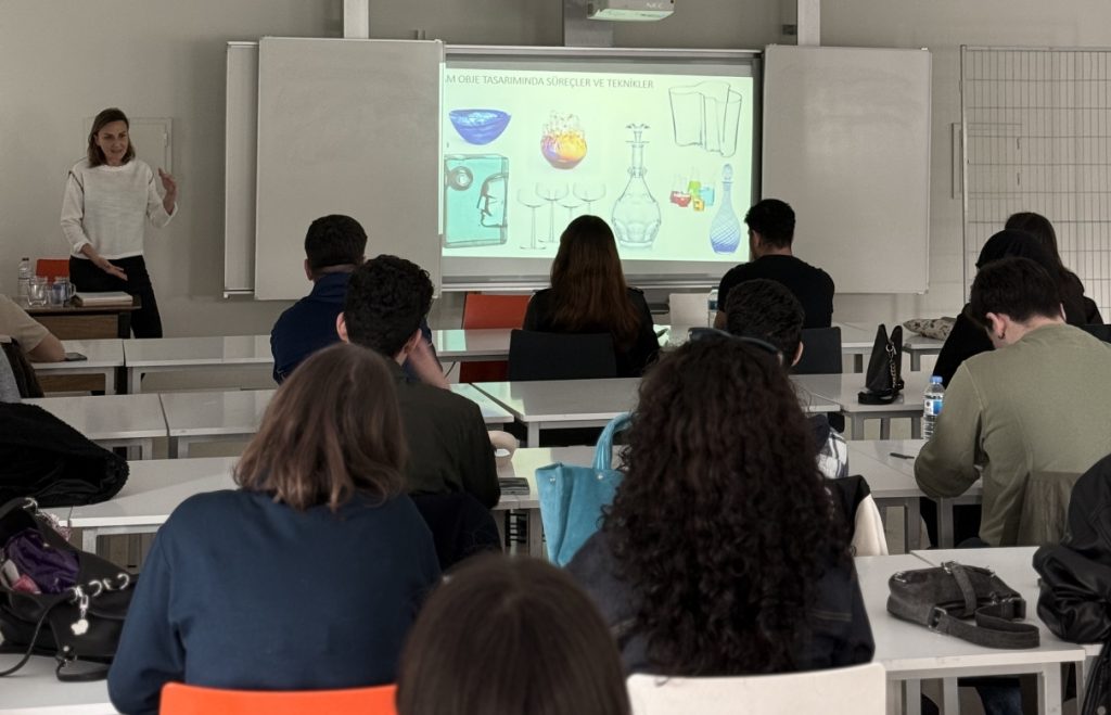 Endüstriyel Tasarımda Cam Üretim Yöntemleri ve Tasarım Süreçleri Semineri Gerçekleşti