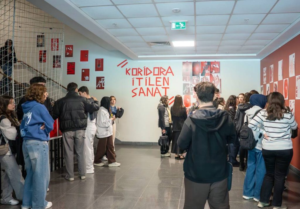 Grafik Tasarım Bölümü Öğrencileri “Koridora İtilen Sanat” Sergisini Açtı