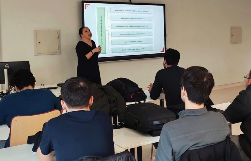 “Enerji Etkin Yapı Tasarımı: Pasif ve Aktif Sistemlerin Entegrasyonu” Konulu Seminer Gerçekleştirildi
